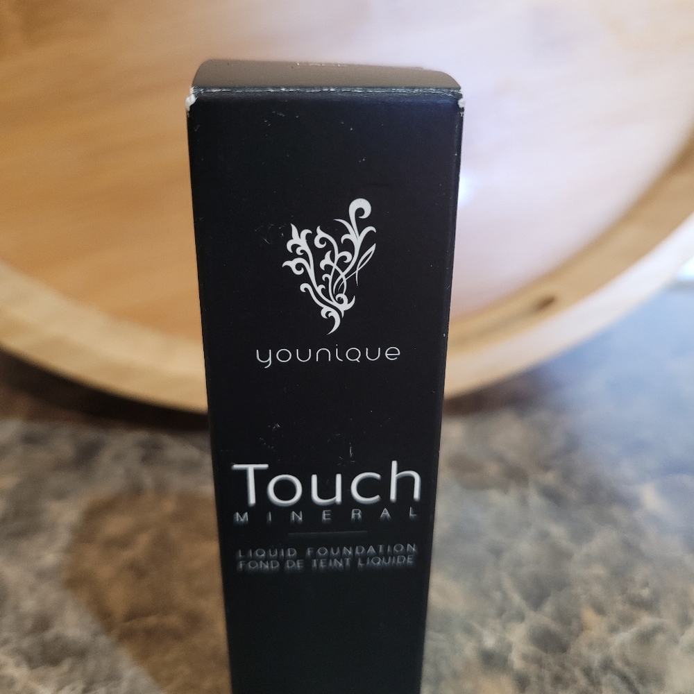 Younique Touch Liquid Foundation Cashmere